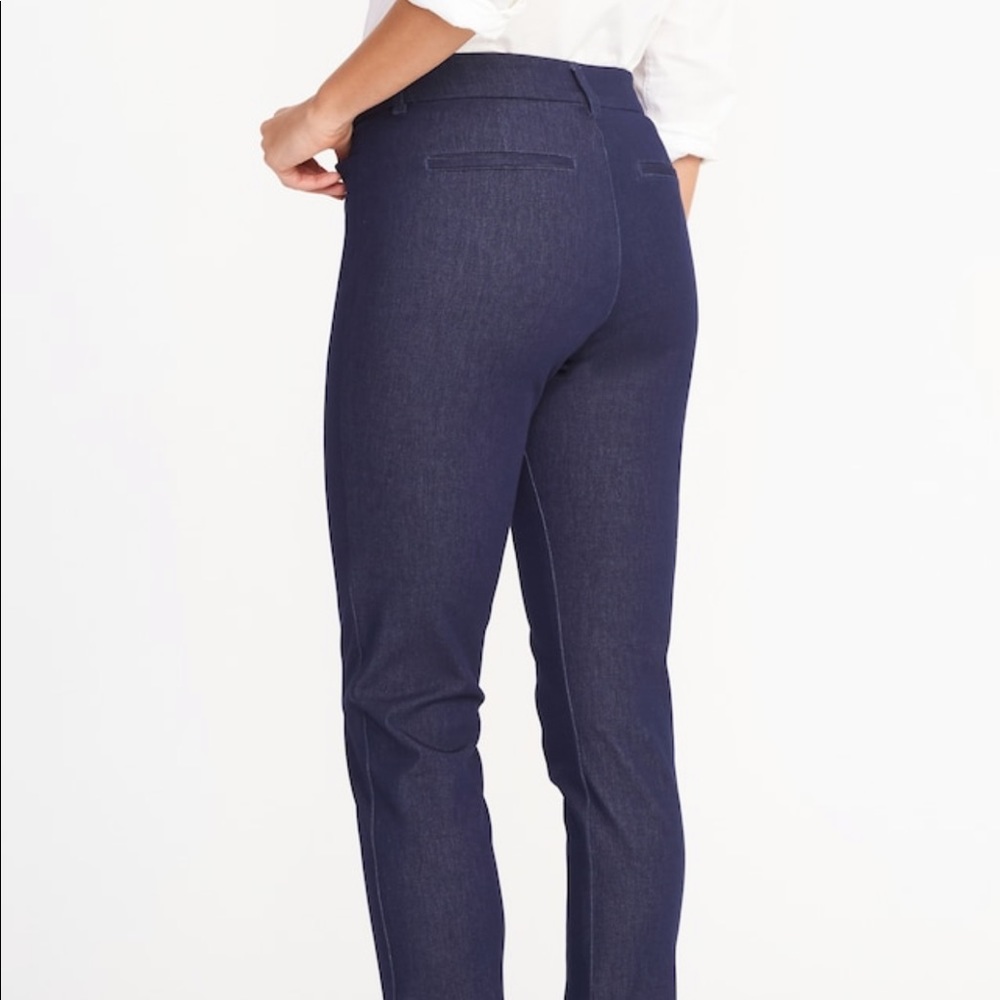 Old Navy Pixie NWOT Dark Blue Ankle & Cropped Jean/Denim Like material Size 7 - Picture 2 of 3